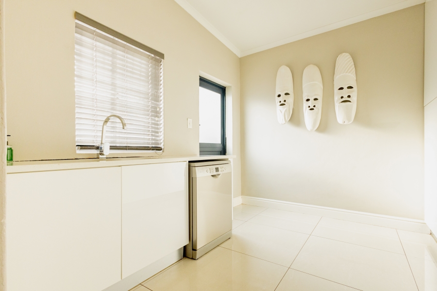 4 Bedroom Property for Sale in Sonstraal Heights Western Cape